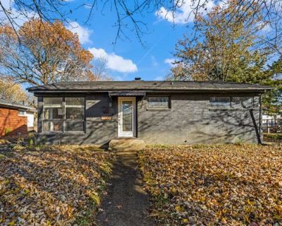 2 Bedroom 1BA 925 ft Single Family Home For Sale in SPEEDWAY, IN