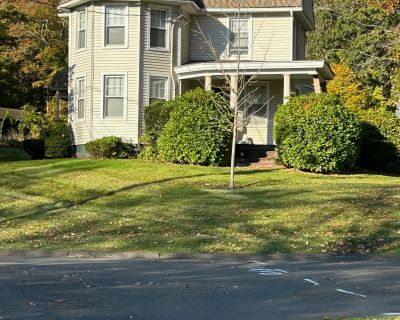 4 Bedroom 2BA 2127 ft House For Rent in Hamden, CT