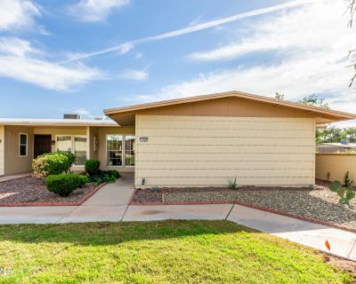 2 Bedroom 2BA 1221 ft Townhouse For Sale in Sun City, AZ