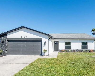 Private room with shared bathroom in a House, Brandon, FL 33511