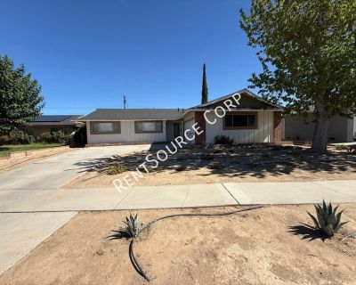 4 Bedroom 2BA 1650 ft Pet-Friendly Single-family home For Rent in Lancaster, CA