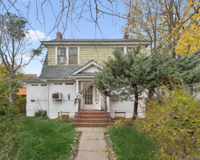 3 Bedroom 1BA 1354 ft Single Family House For Sale in Mineola, NY