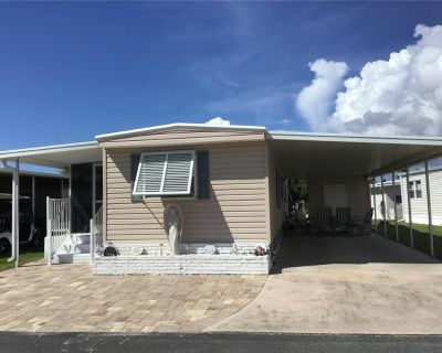 2 Bedroom 1BA 684 ft Apartment For Rent in Venice, FL