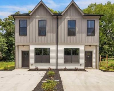 2 Bedroom 1BA 0 ft Pet-Friendly Apartment For Rent in Parker, SC