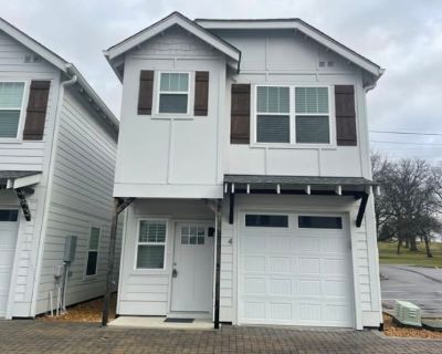 3 Bedroom 2.5BA 1200 ft Pet-Friendly House For Rent in Nashville, TN