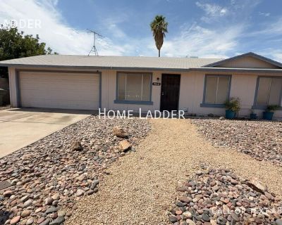3 Bedroom 1BA 1036 ft Pet-Friendly Single-family home For Rent in Phoenix, AZ
