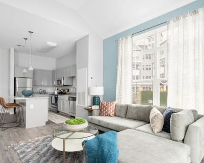 Prabhakar Jha (Has an Apartment) on iROOMit. Room in the 2 Bedroom 2BA...