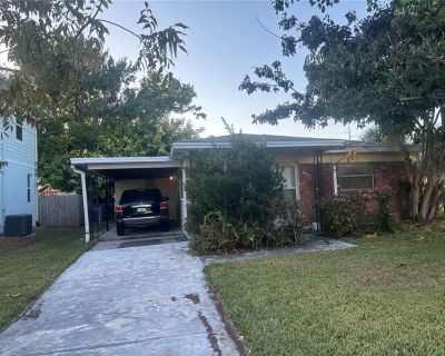 2 Bedroom 1BA 936 ft Single Family House For Sale in Tampa, FL