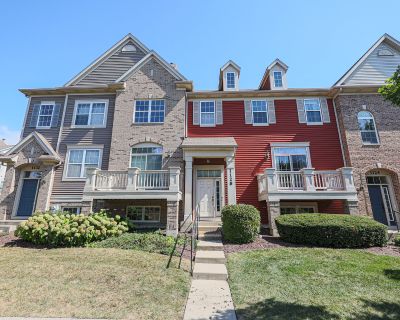 3 Bedroom 2BA 2016 ft Townhouse For Sale in Carol Stream, IL