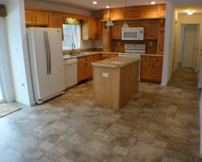 3 Bedroom 2BA 0 ft Pet-Friendly Apartment For Rent in York County, ME