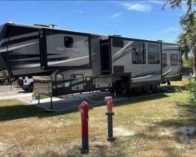 Buy from the Owner - 2020 Jayco Seismic 4113