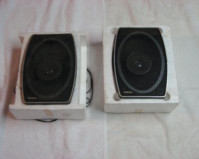 Audiovox Car Stereo Speakers (1 pair)