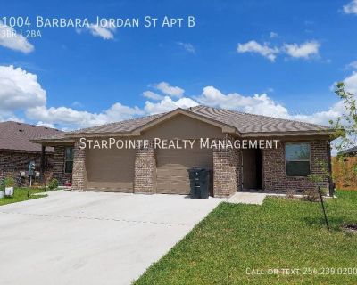 1004 Barbara Jordan St Apt B. Ask us how we can reduce your move-in costs with our Fee in Lieu of Security Deposit Program!! Welcome to your new home! Enjoy ceiling fans throughout, a stylish kitchen with granite countertops, custom cabinets, and modern appliances. All rooms are spacious, with the primary bedroom featuring ceiling fans, a shower/tub combo, and a double vanity. Welcome to comfor...