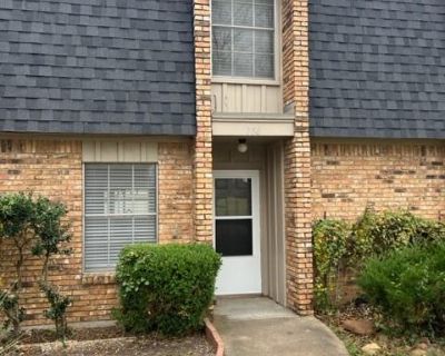 2 Bedroom 1BA 1076 ft Single Family House For Rent in Cleburne, TX