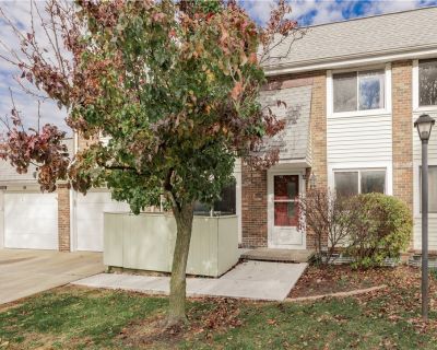 3 Bedroom 1BA 1276 ft Condo For Sale in Willoughby, OH