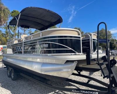 Sun Tracker Party Barge 22 DLX 2020