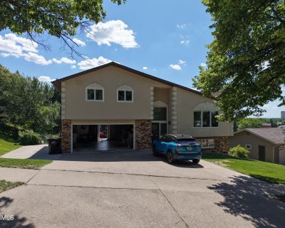 3 Bedroom 2BA 1840 ft Single Family House For Sale in Bismarck, ND