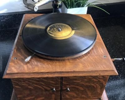 Victor Victrola antique phonograph