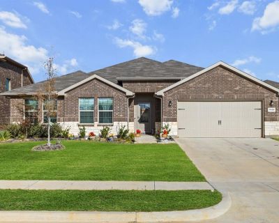 5 Bedroom 3BA 2695 ft Single Family House For Sale in Cleburne, TX