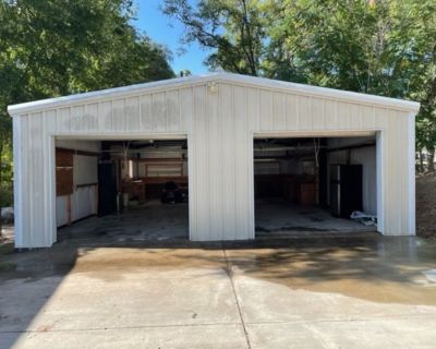 1200 sq ft Workshop available for rent