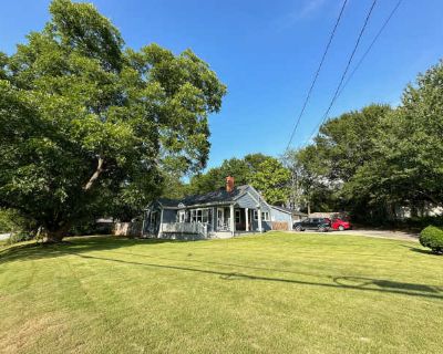 3 Bedroom 2BA 1400 ft Pet-Friendly House For Rent in Lawrenceville, GA