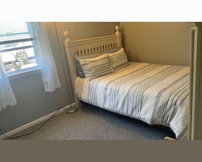 Room for Rent in 3 bedrooms House, Windsor Locks, Connecticut