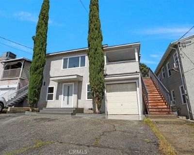 4 Bedroom 3BA 1559 ft Duplex For Sale in TUJUNGA, CA