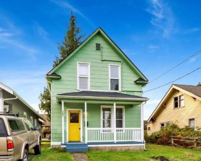 4 Bedroom 1BA 1228 ft Apartment For Rent in Bellingham, WA