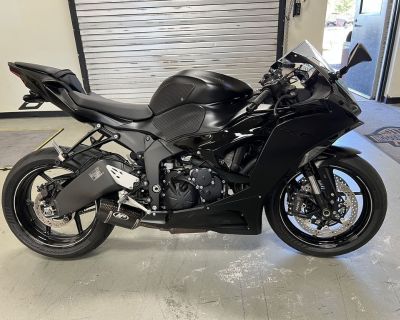 2024 Kawasaki Ninja ZX -6R Metallic Flat Spark Black/Ebony