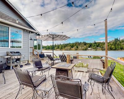 7 Bedroom 5BA House Vacation Rental in WaterHouse Acres, Shelton, WA