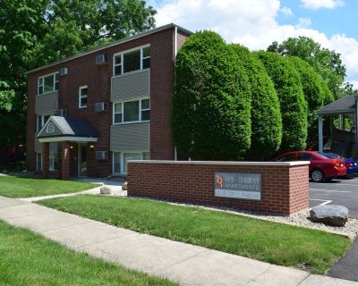 2 Bedroom 1BA 704 ft Pet-Friendly Apartment For Rent in Champaign, IL