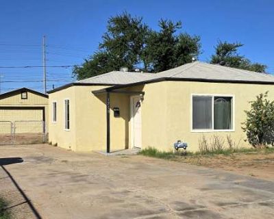 2 Bedroom 1BA 789 ft Pet-Friendly Apartment For Rent in Yuma, AZ