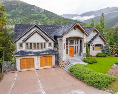 4 beds 7 bath house vacation rental in Panorama, BC