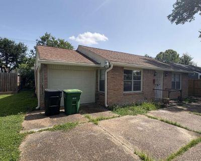 3 Bedroom 2BA 1621 ft Single Family Detached House For Rent in Houston, TX