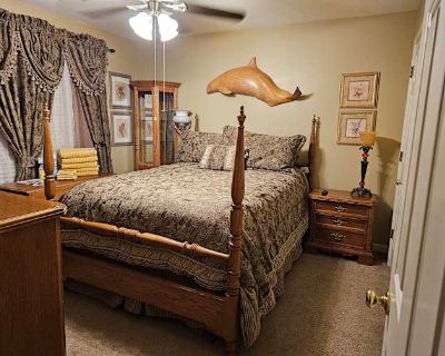 Private room with own bathroom in a House with 2 roomies, Newport News, VA 23608