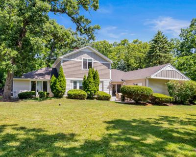 4 Bedroom 2BA 2200 ft Single Family House For Sale in Palos Park, IL