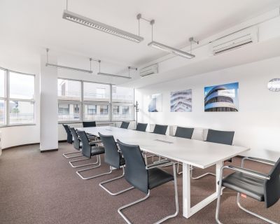 Professional office space in East Pointe 200 on fully flexible terms