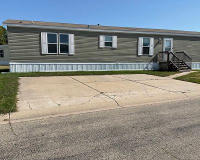 3 Bedroom 1BA 1056 ft Mobile Home For Sale in Goshen, IN