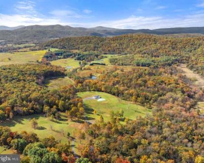 4 Bedroom 3BA 2412 ft Single Family Home For Sale in DELAPLANE, VA