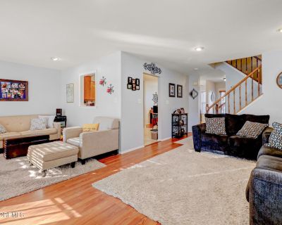 3 Bedroom 2BA 1604 ft Townhouse For Rent in Manalapan, NJ