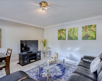 1 Bedroom 1BA Pet-Friendly Condo Vacation Rental in Ocean Reef at Deerfield #2, Deerfield Beach, FL