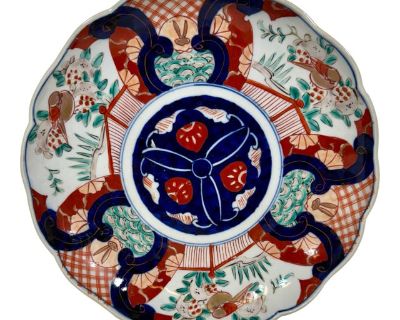 Vintage Scalloped Edge Imari Plate Decorated With Colorful Birds & Rabbits From Japan - Circa 1940