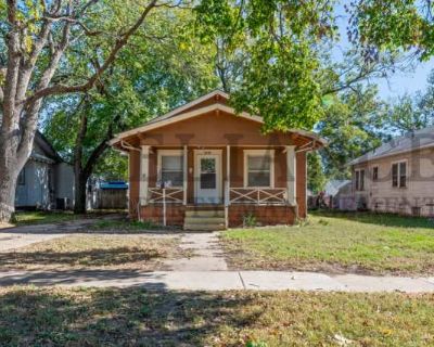 2 Bedroom 1BA 854 ft Pet-Friendly Apartment For Rent in Wichita, KS