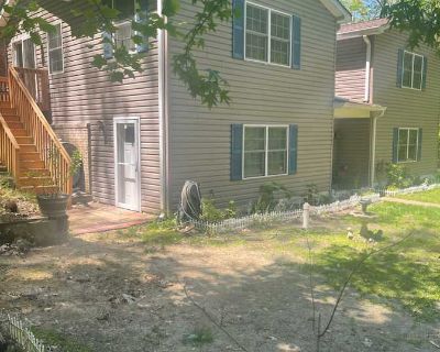 Private room with own bathroom in a House, Herald Harbor, MD 21032