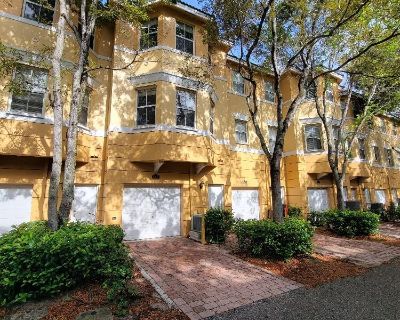 Shoma Drive. Beautiful 3 Story Townhome in Shoma. Located in a Gated community. A Multi-Level Townhome with a 1 Car Garage. A Must see!. 3 Bedroom. 3 Bathroom. 1932 ft