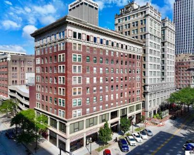 2 Bedroom 2BA 1049 ft Condominium For Sale in OMAHA, NE