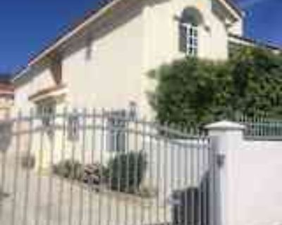 3 Bedroom 3BA 1910 ft² Apartment For Rent in Redondo Beach, CA 18331 Mansel Ave