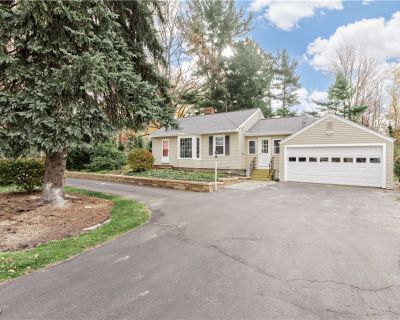 2 Bedroom 1BA 1111 ft Apartment For Rent in Mayfield Village, OH