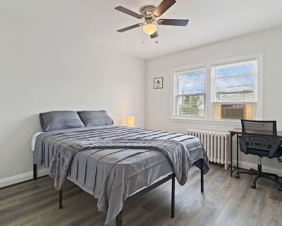 Deposit: $191.00 * Utilities included?: Yes * Fees apply?: Yes. References are not required. Non-smoking. Furnishings: Furnished * Disabled access: * Living room: shared. Availability Available Now Minimum term 1 month Maximum term None. Private furnished room for rent. Move into a highquality Townhouse today! Modern and newlyrenovated, this is the perfect place to call home. The kitchen comes ...