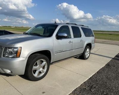 2012 chevy suburban LTZ , air ride suspension, 6spd auto ,captain chairs in middle